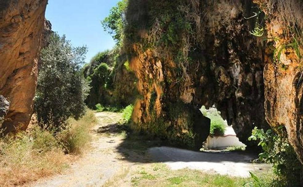 Ruta por un oasis natural en Granada para combatir el calor
