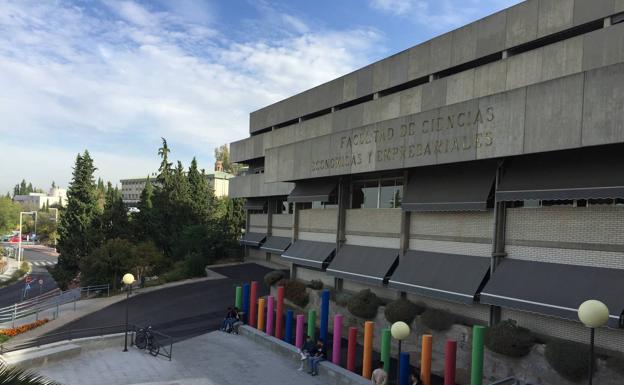 El Grado en Finanzas y Contabilidad de la UGR obtiene la máxima acreditación de la Comisión Nacional del Mercado de Valores