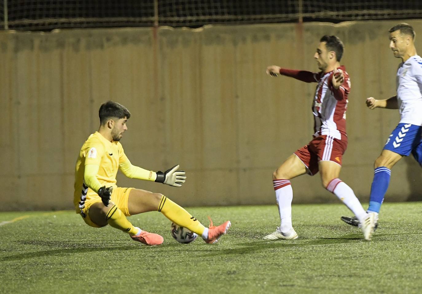 El CD El Ejido deja 'cerrada' la portería con el canario Álvaro Robles