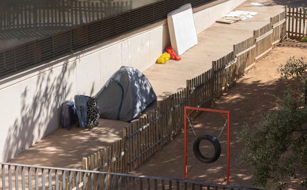 El asentamiento junto a San Jerónimo vuelve pese a las actuaciones policiales