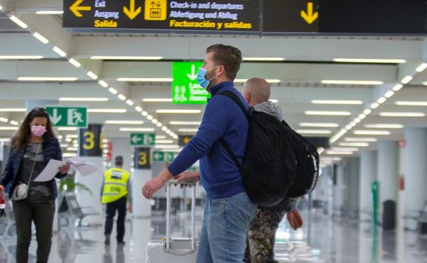 Más de 70 jóvenes de Almería están aislados por su vinculación con el 'macrobrote' de Mallorca