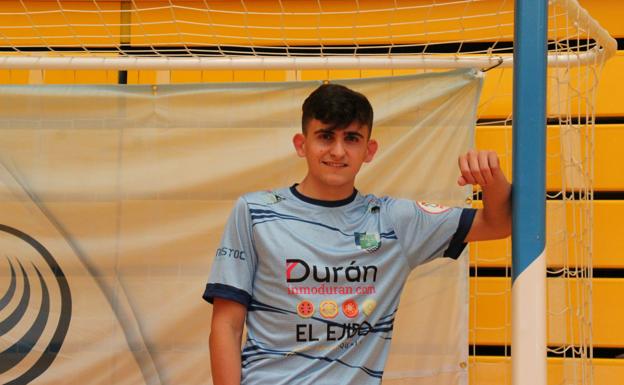 «Me siento muy feliz y orgulloso de debutar en Segunda con 15 años»