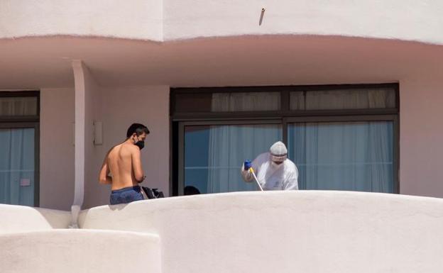 Fugados del hotel 12 estudiantes andaluces del 'megabrote' de Mallorca