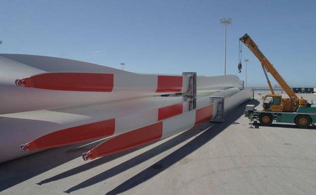 El puerto de Motril exporta fuera de la Unión Europea un 27% más que importa en el primer semestre