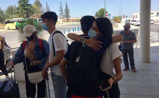 Los jóvenes granadinos confinados en Mallorca vuelven a casa en barco y avión