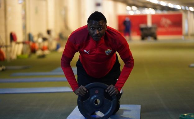 Sadiq se deja querer por todos... hasta por el propio Almería