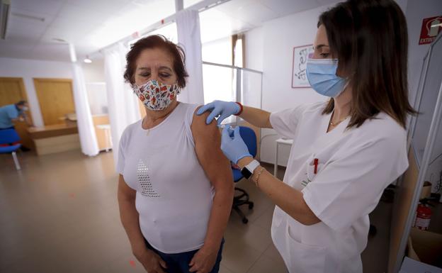 Granadinos de varios municipios de la provincia pueden vacunarse sin cita previa