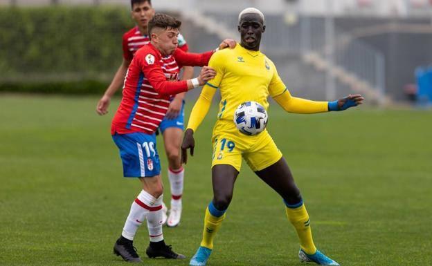 El Granada sigue sin cerrar la renovación del joven Aranda pese a expirar ya su vínculo