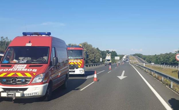 Muere un hombre en un accidente entre dos coches y un camión en Porcuna