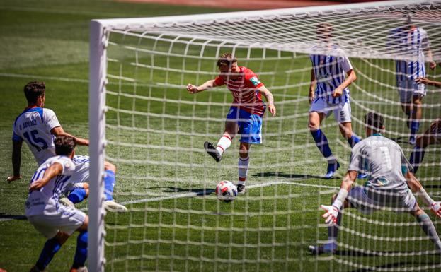 Un gol de Aranda en Los Cármenes dejó casi resuelta la salvación