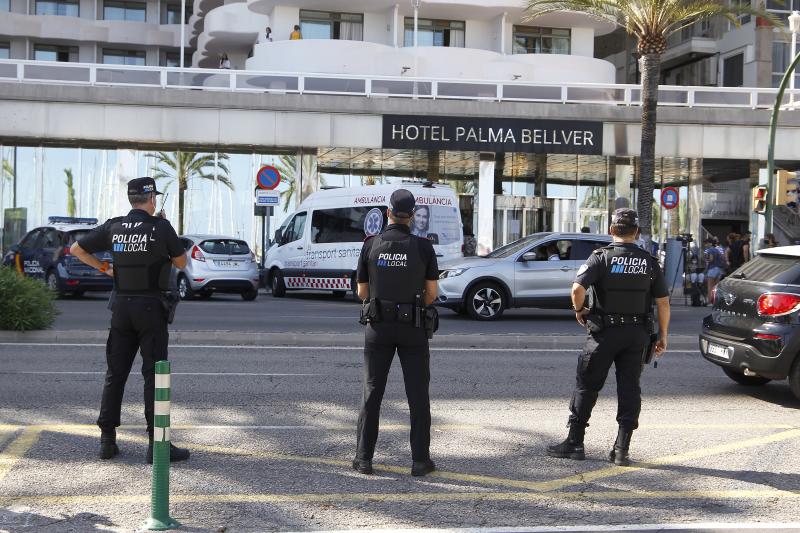 Tres jóvenes granadinos afectados por el brote de Mallorca continúan confinados en el hotel