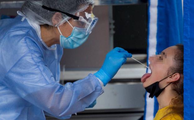 Los casos de covid vinculados al brote de Jaén tras una fiesta de graduación ascienden ya a 61