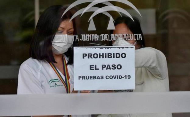 Los contagios siguen al alza en Granada, que suma además un fallecido por covid