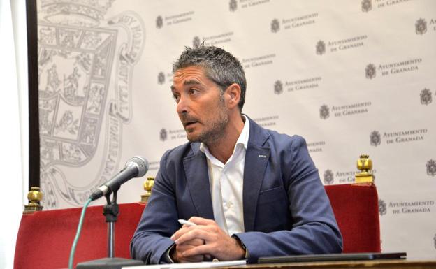 Manuel Olivares reprocha que «esto es una venta de la ciudad y veremos a qué coste»