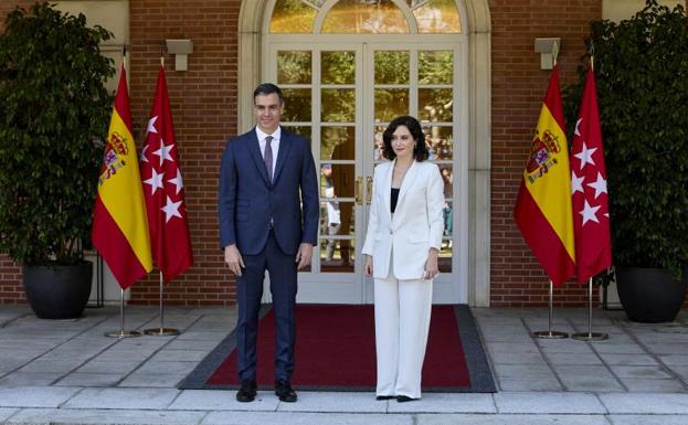 Ayuso reprocha a Sánchez que permita «el secuestro» de España por los independentistas