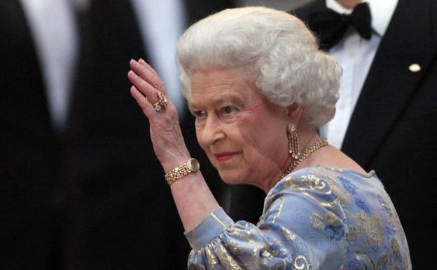 La reina Isabel II felicita a la selección inglesa y le desea suerte para la final