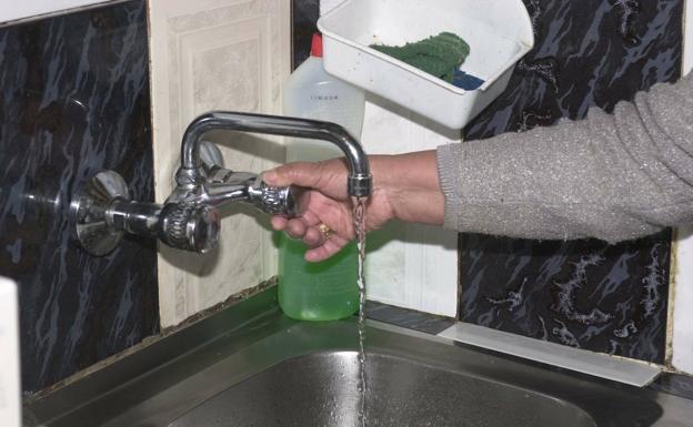 Los vecinos de Arroyo del Ojanco sufren cortes de agua por la noche por la sequía