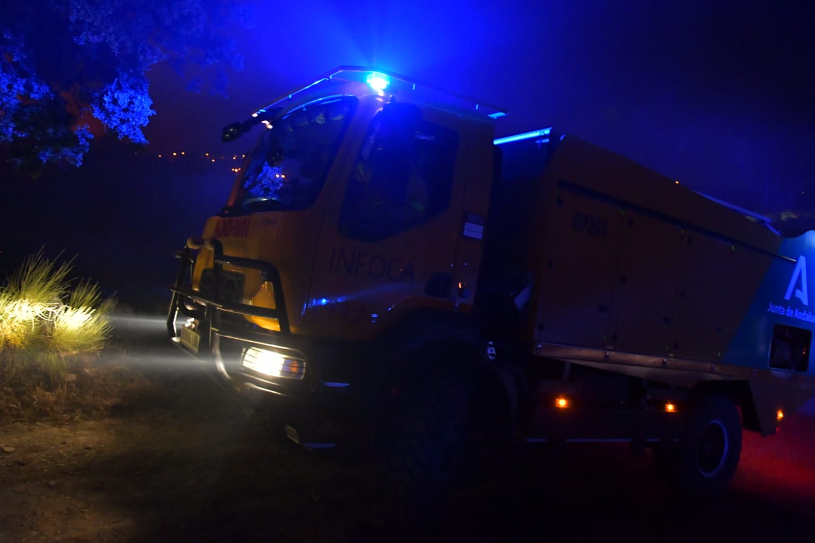 El fuego quema el Barranco de San Jerónimo
