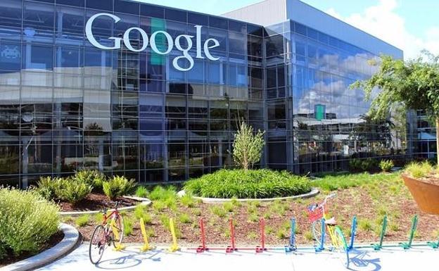 Francia multa a Google por no compensar a los medios por sus contenidos