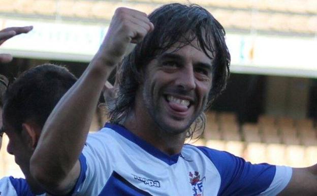 El Linares Deportivo cierra el fichaje del defensa central sevillano Lolo Guerrero