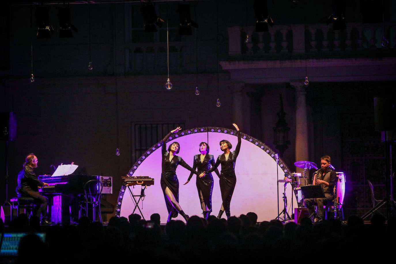 Cabaret lunático en los Carmen de los Mártires