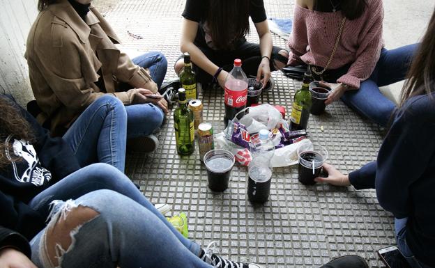 La Guardia Civil disuelve un botellón con unas 80 personas a las afueras de Quesada