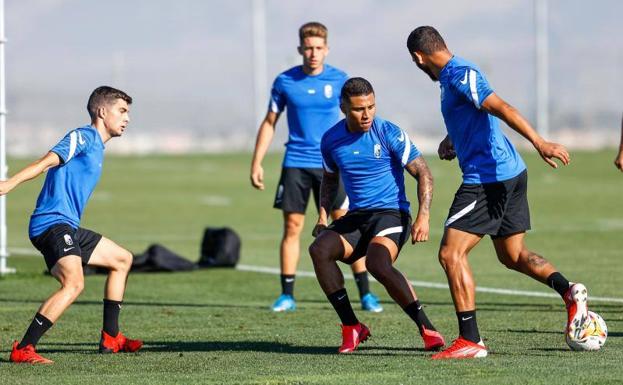 Los futbolistas del Granada por vacunar serán inmunizados la semana que viene