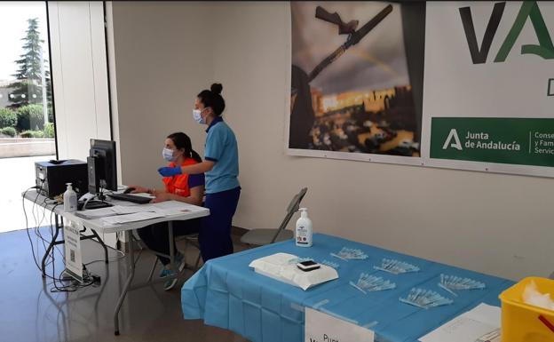 Más de la mitad de los jienenses cuenta con la pauta completa de la vacuna