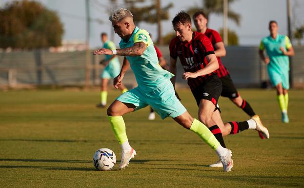 Milla y Monchu bailan en el estreno de Robert Moreno
