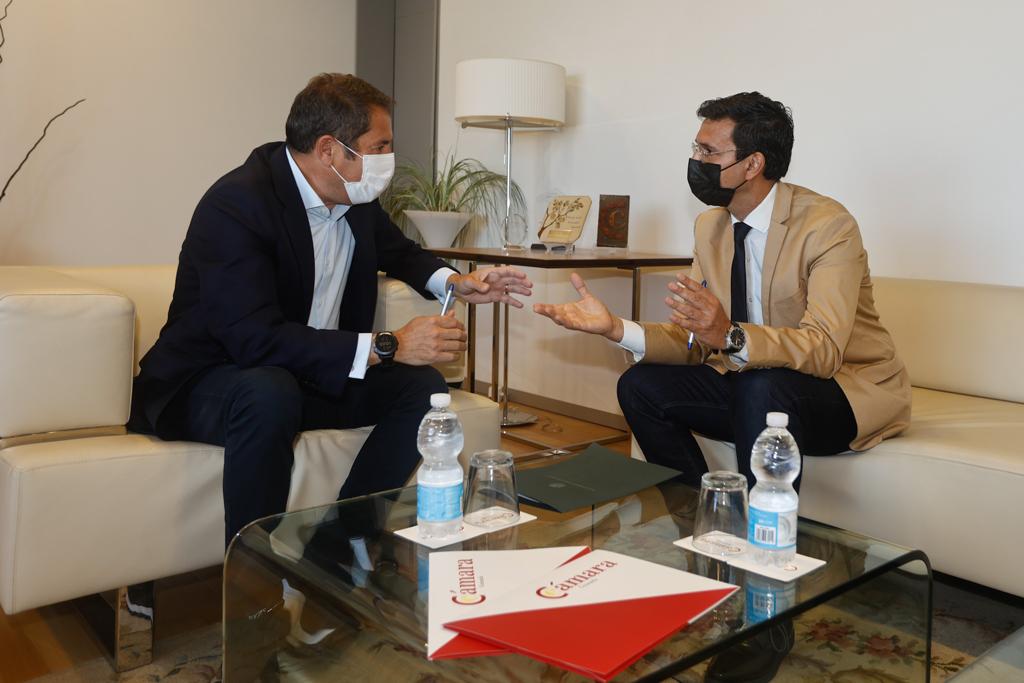 Cuenca traslada a Cuerva su «máxima colaboración» con las empresas para lograr la recuperación