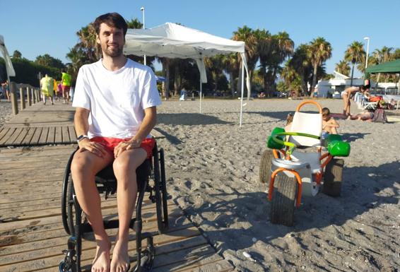 «Limitar los baños asistidos en Playa Granada es dar una patada a la igualdad»