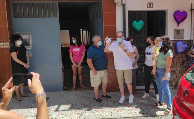 Regresa a casa después de seis meses ingresado en el hospital por la covid-19