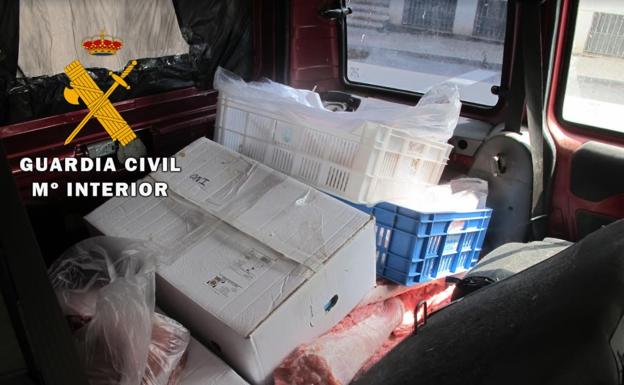 'Pillado' con 52 kilos de carne sin refrigerar en un vehículo usado para el transporte de perros de caza