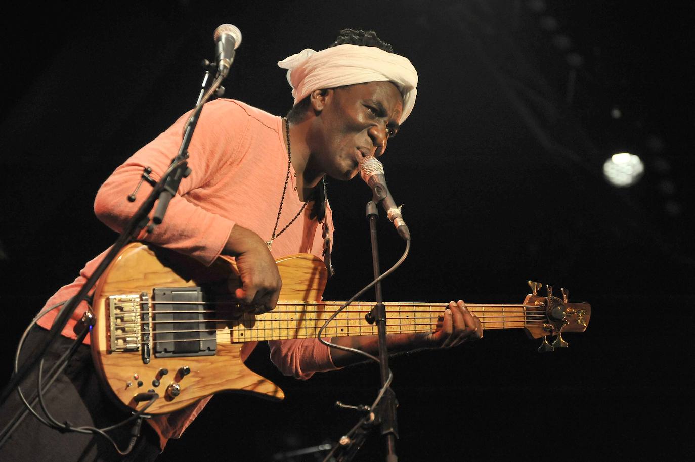 Richard Bona presenta a Alfredo Rodríguez en Jazz en la Costa