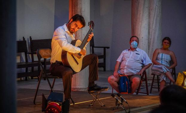 El virtuosismo de Rafael Aguirre en el Festival de Guitarra de Granada