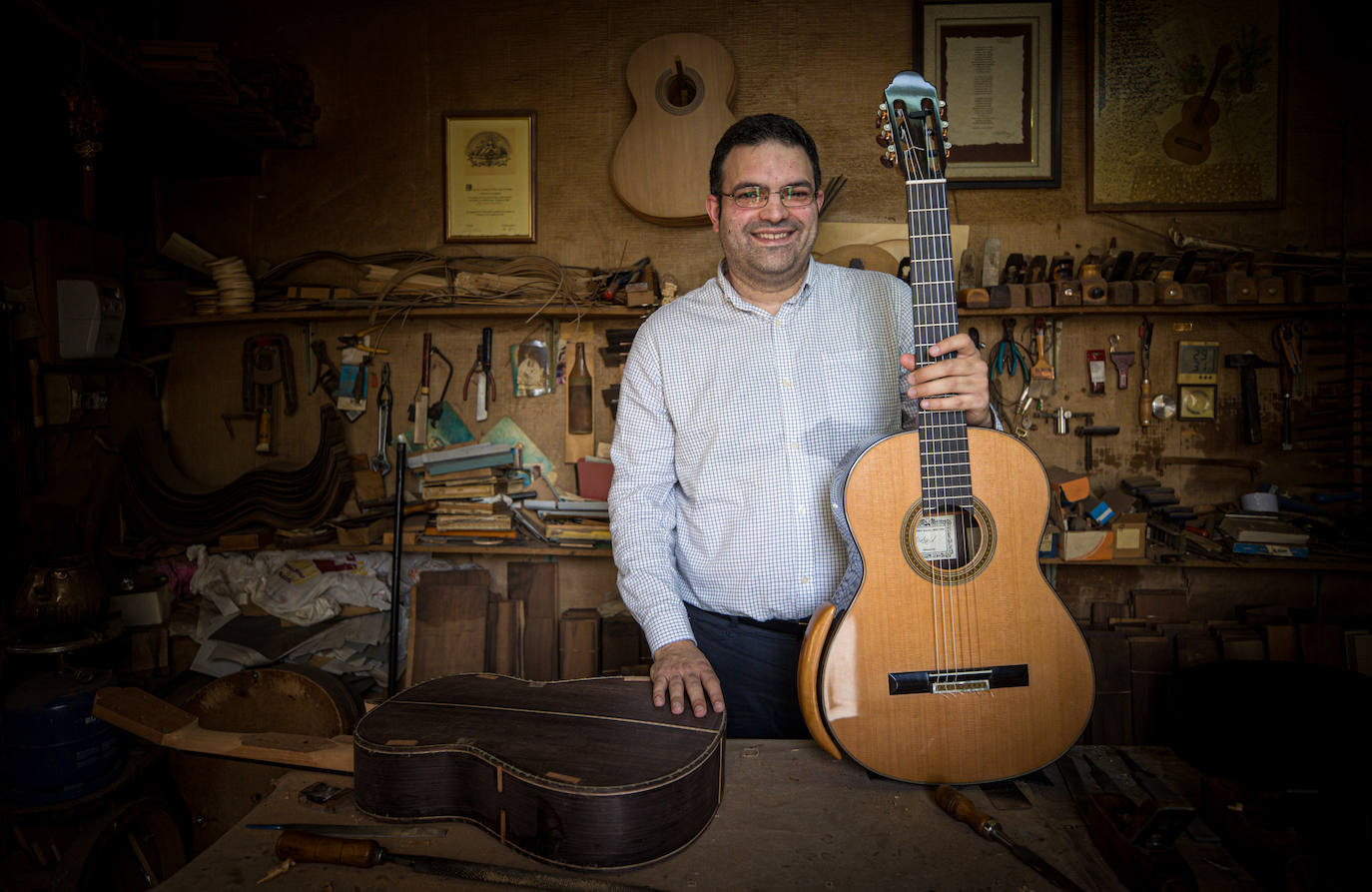 «En un concierto en la cueva de Nerja, las manos se me iban por la humedad»
