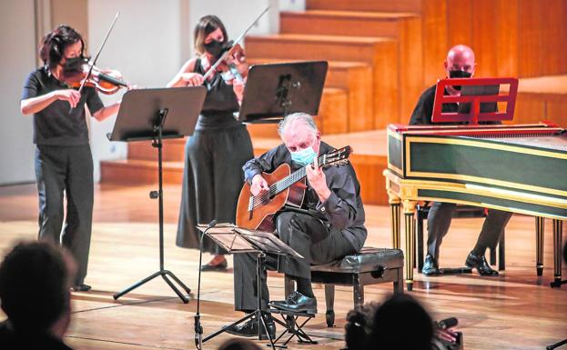 Un cóctel perfecto de experiencia y pericia con Pepe Romero y la Orquesta Barroca en el Falla