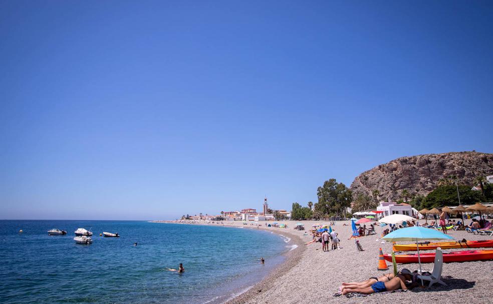Calahonda, la playa del agua turquesa