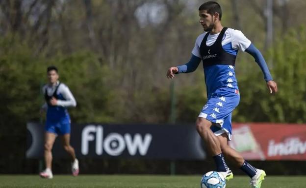 El Granada ultima el fichaje del central zurdo peruano Luis Abram