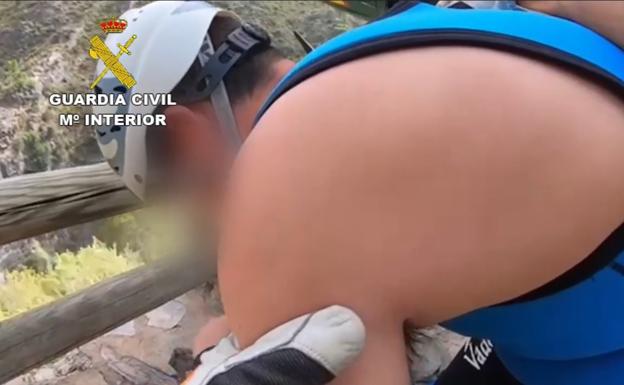 Doble rescate de la Guardia Civil en zonas complicadas de Granada a unos barranquistas