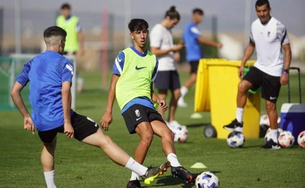El Recreativo Granada jugará esta tarde ante el Antequera su primer test de la pretemporada