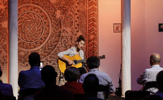 Mercedes Luján tiende puentes entre el pasado y el presente del flamenco