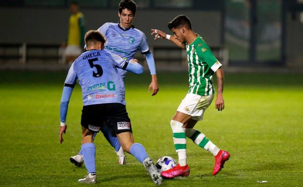 El juvenil celeste PabloCheca, nuevo jugador del CD El Ejido al que le hace ficha el primer equipo