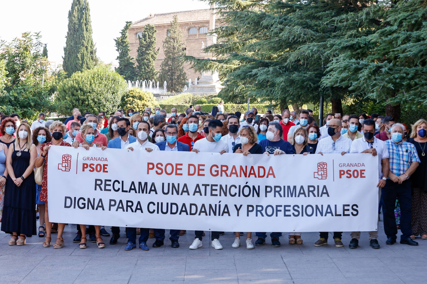 Más de 100 alcaldes del PSOE se concentran en Granada en protesta por el deterioro de la atención primaria