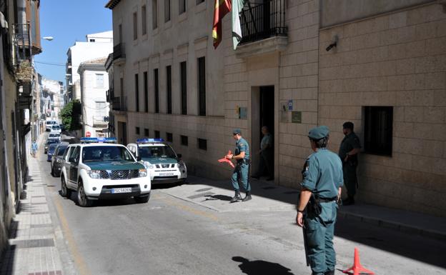 Una madre y su hijo aparecen muertos sin signos de violencia en el mismo día en Íllora