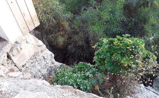 Rescatan inconsciente a un menor que cayó por un barranco en Almuñécar