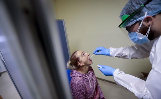 Jaén aumenta los positivos un 11,5% en la última semana, mientras bajan en Andalucía