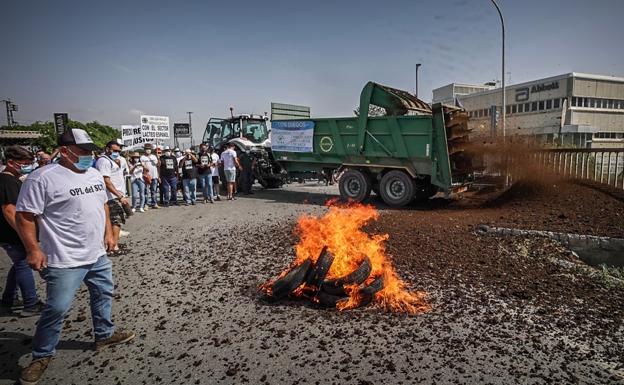 Los ganaderos granadinos protestan por unos precios justos de la leche