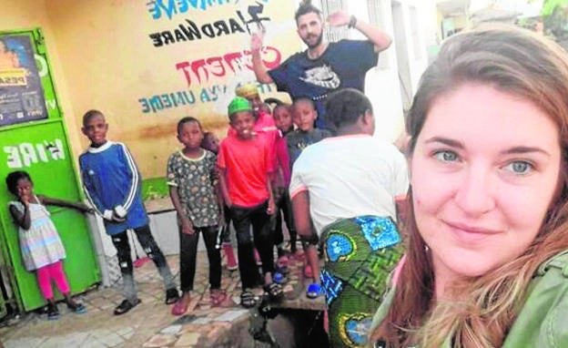 Dos jóvenes castellariegos colaboran en un orfanato en Tanzania