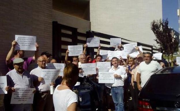 Controversia vecinal por la cesión del centro de Santa Isabel